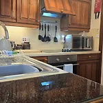 Lyndale Self-catering Sleeps 4 *