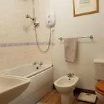 Lyndale Self-catering Sleeps 4 Windermere