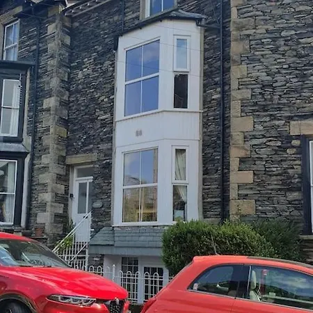 Lyndale Self-catering Sleeps 4 شقة