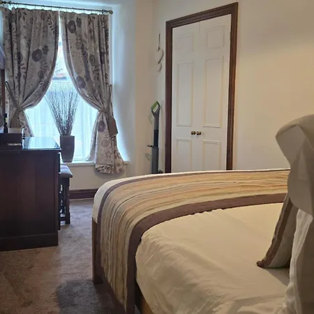 Lyndale Self-catering Sleeps 4 * 温德米尔