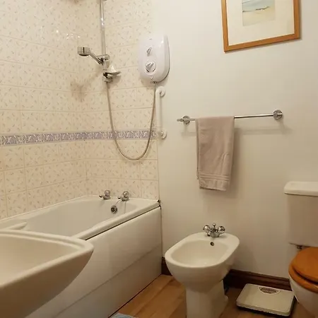 Lyndale Self-catering Sleeps 4 温德米尔