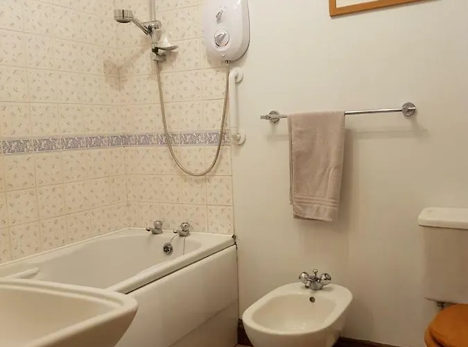 Lyndale Self-catering Sleeps 4 Windermere