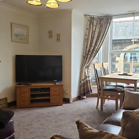 Lyndale Self-catering Sleeps 4 דירה