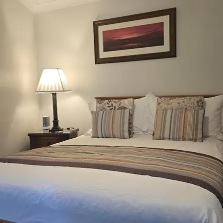 דירה Lyndale Self-catering Sleeps 4