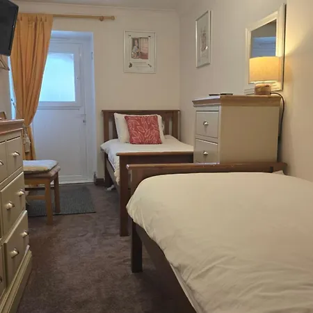 Lyndale Self-catering Sleeps 4 דירה ווינדרמר